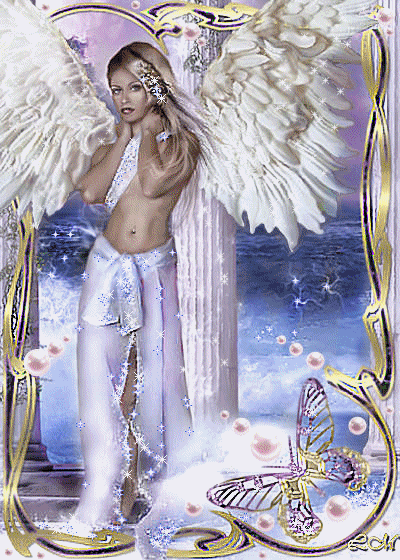 Девушка ангел возле мраморной колонны