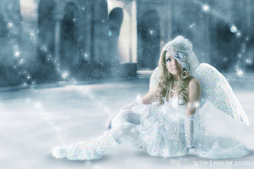 Фэнтези девушка ангел сидит в лучах солнца на льду