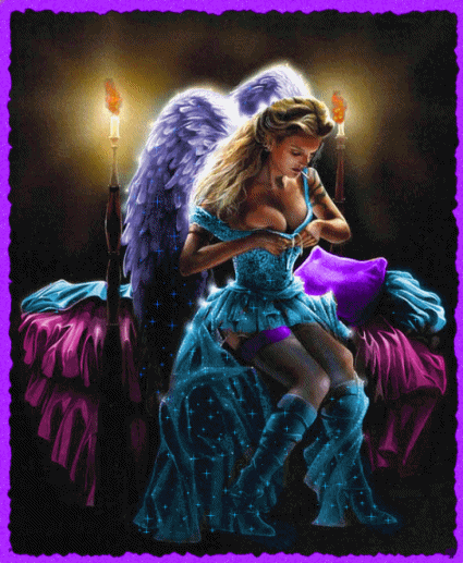 Девушка надевает крылья ангела, постель, свечи