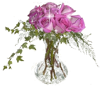 Светло-фиолетовые розы в стеклянной вазе с водой
