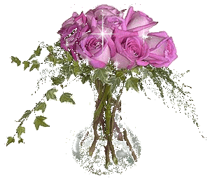 Букет из светло-фиолетовых роз в стеклянной вазе