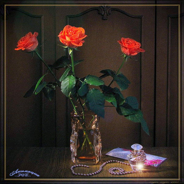 Три розы, розочки в хрустальной вазе, натюрморт