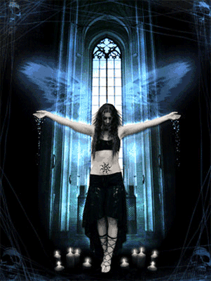 Девушка чёрный ангел в мрачном помещении