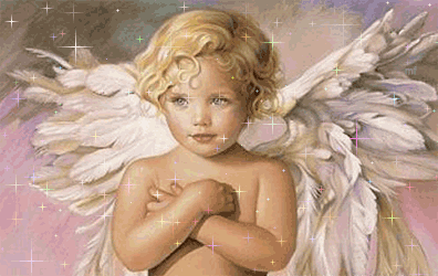 Красивая улыбка малыша ангела с крыльями